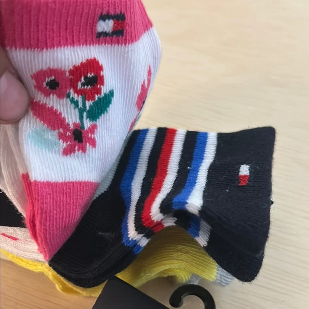 Tommy Hilfiger infants 6-12 months Multicolor Socks 3 packs of 4 new